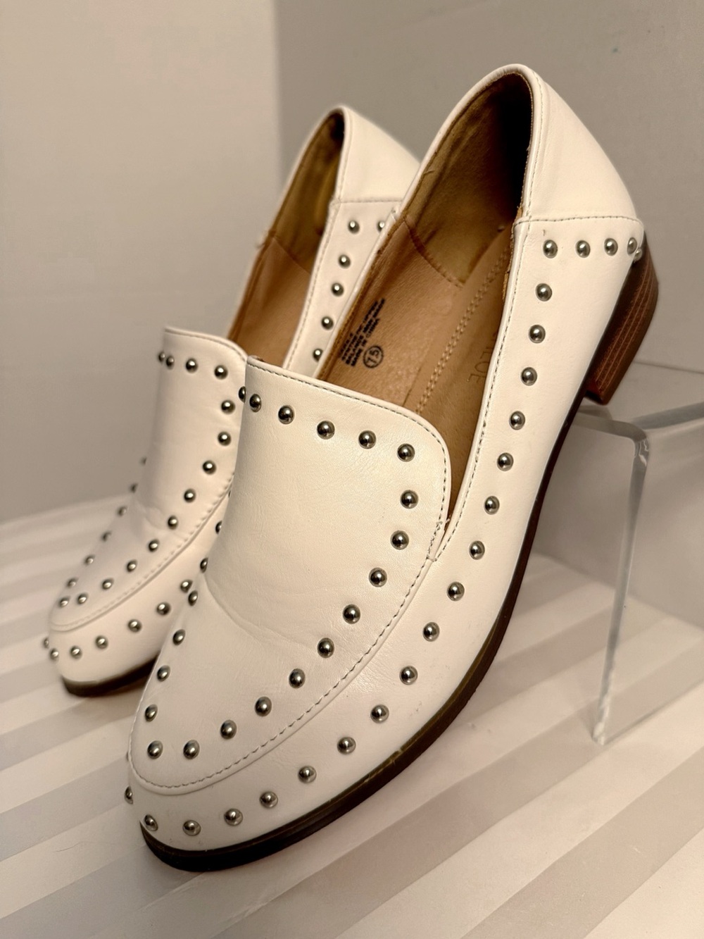 Chase & Chloe White Studded Vegan Leather Loafers – Size 7.5
